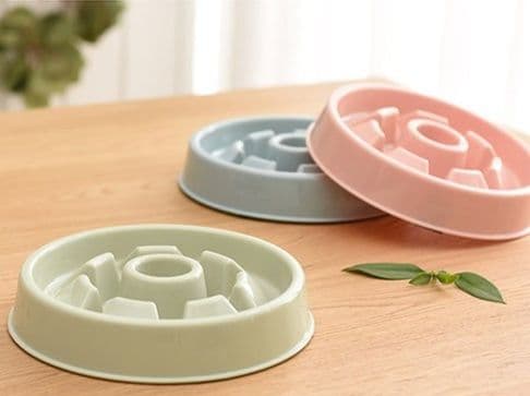 ペット食器 迷路型突起付きゆっくり食べるペット食器