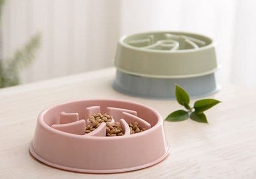 ペット食器 迷路型突起付きゆっくり食べるペット食器